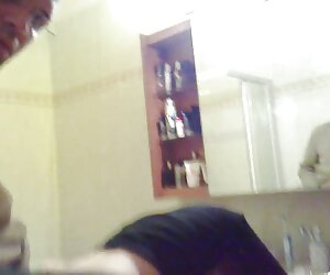 Genç lezbiyenler tutkuyla öpüşürler ve vajinalarla aktif olarak porno indir bedava azeri iletişim kurarlar
